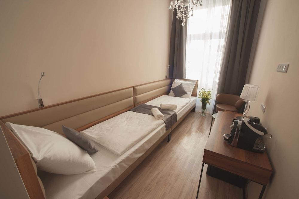 G12 Aparthotel photo 2