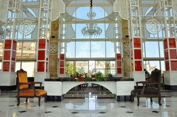 WELL PALACE SIDE (EX SIDE CROWN CHARM PALACE) photo 2