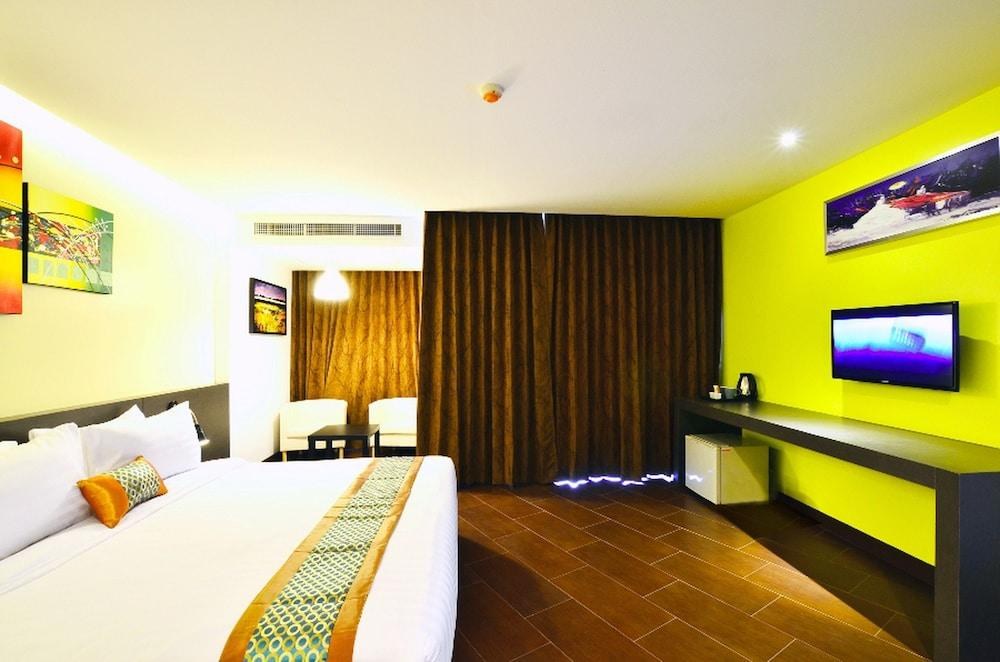 LAKKHANA POOLSIDE RESORT