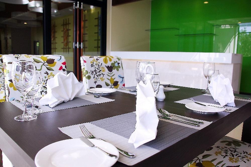 LAKKHANA POOLSIDE RESORT photo 4