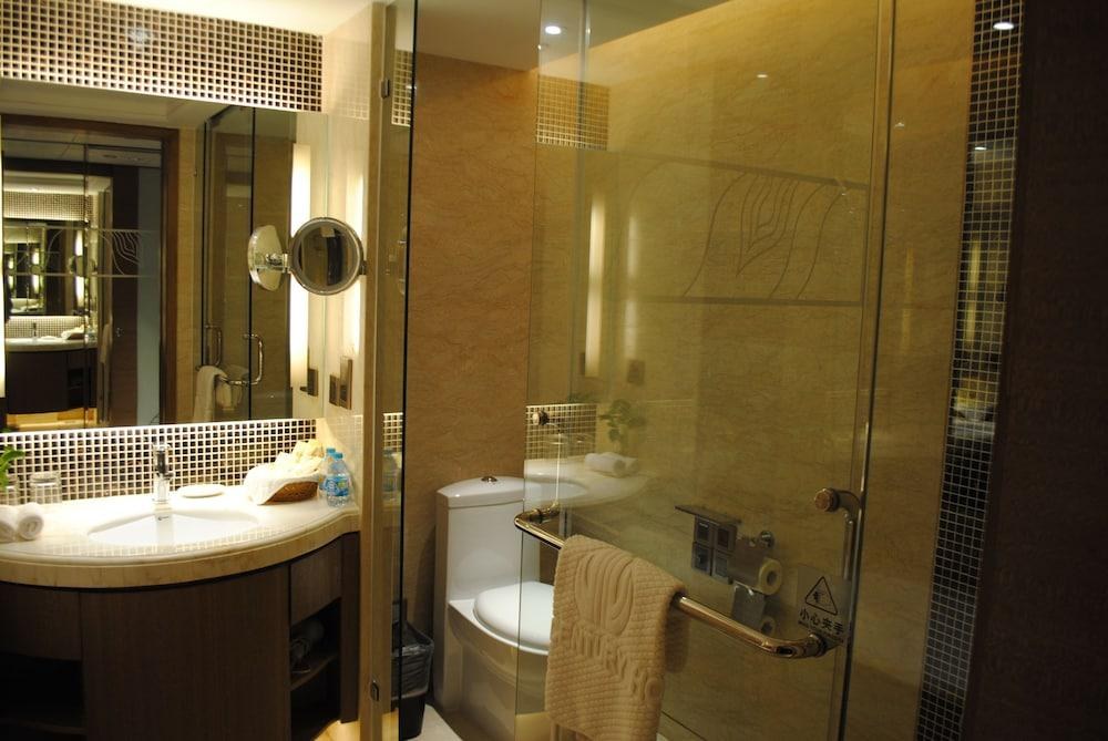 NEW CENTURY HOTEL photo 2