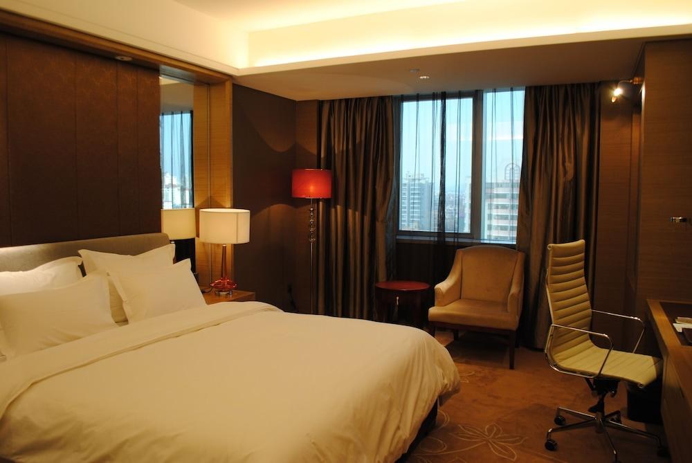 NEW CENTURY HOTEL photo 4