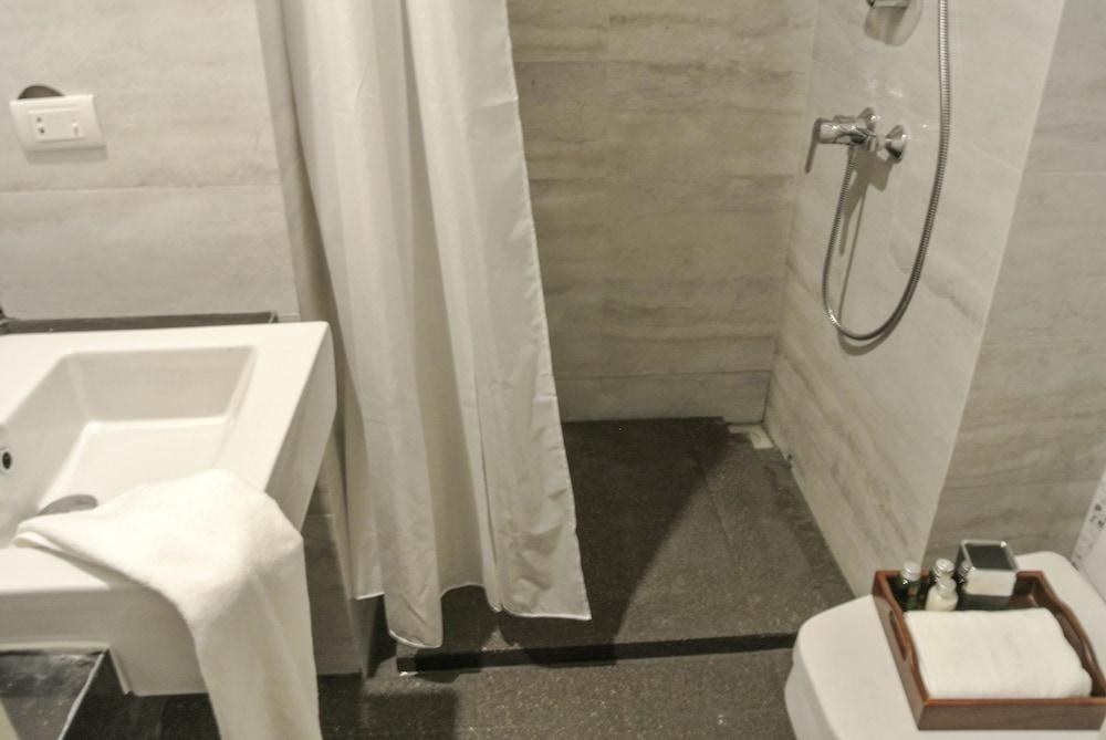 LITTLE NYONYA HOTEL photo 2