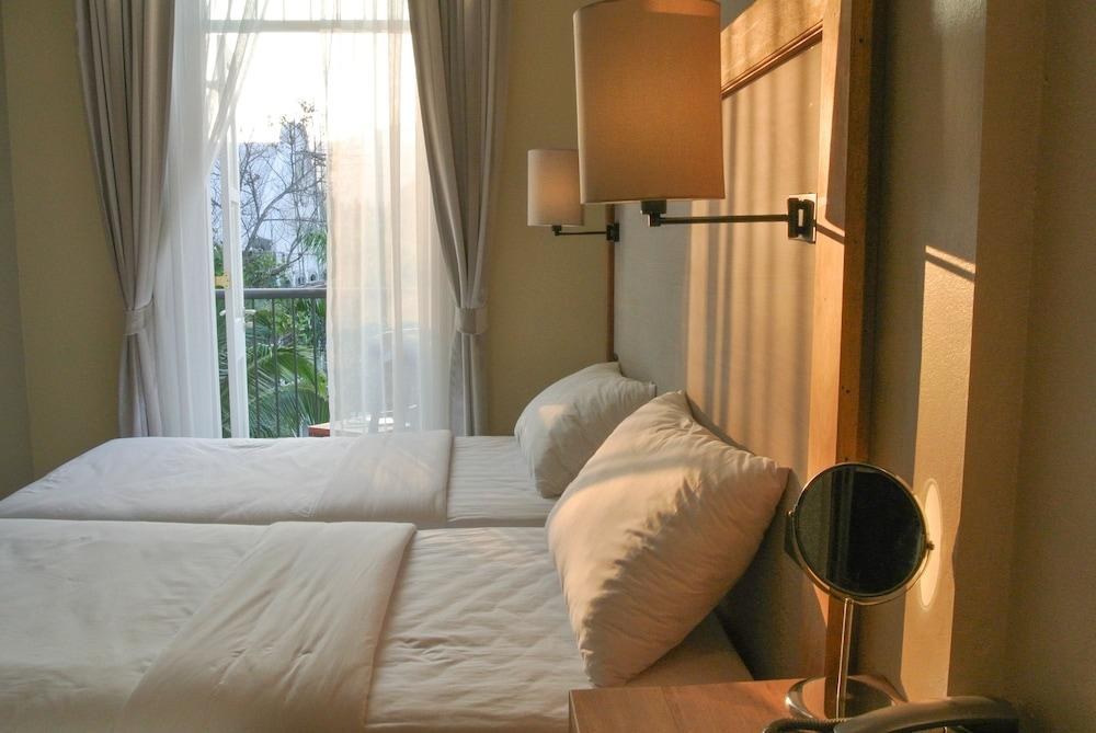 LITTLE NYONYA HOTEL photo 3