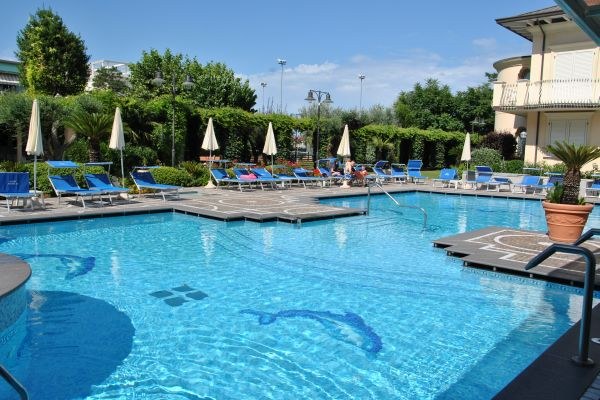 AURELIA photo 4