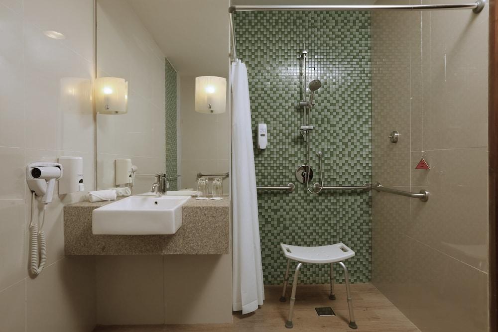 Holiday Inn Express Bali Raya Kuta photo 2