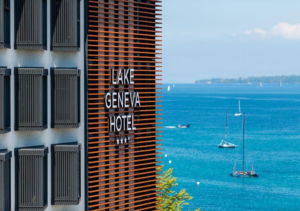 LAKE GENEVA HOTEL