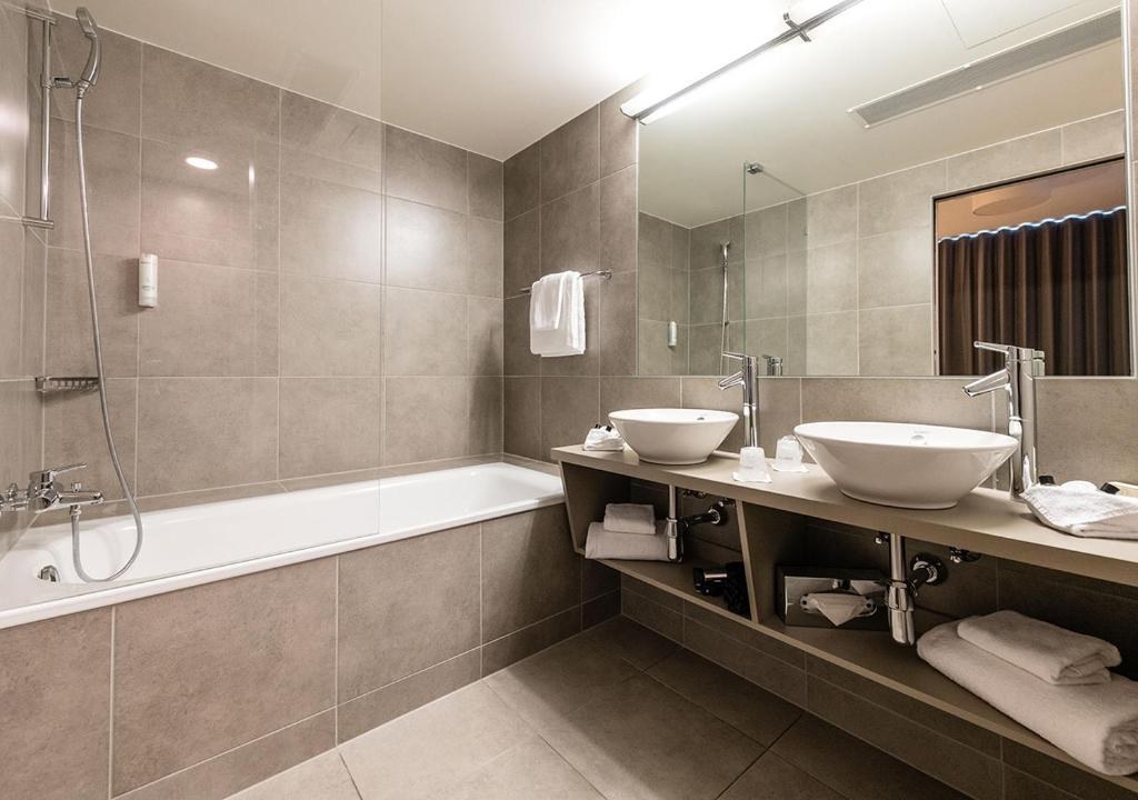 LAKE GENEVA HOTEL photo 4