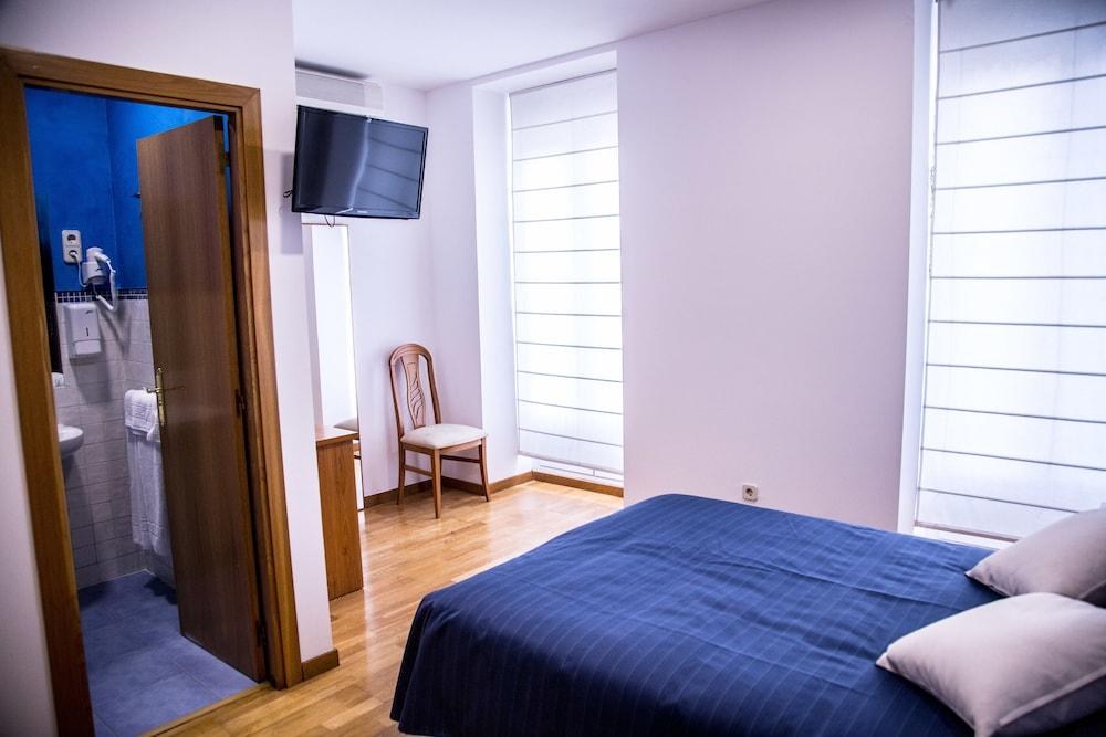 HOSTAL MONTALOYA photo 2