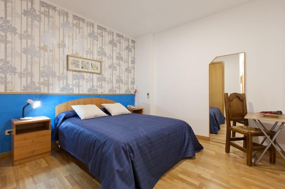 HOSTAL MONTALOYA photo 3