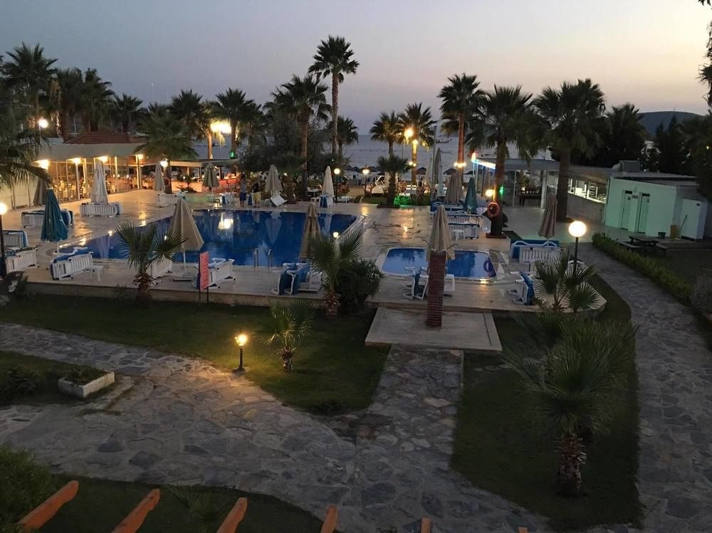NAGI BEACH HOTEL photo 1