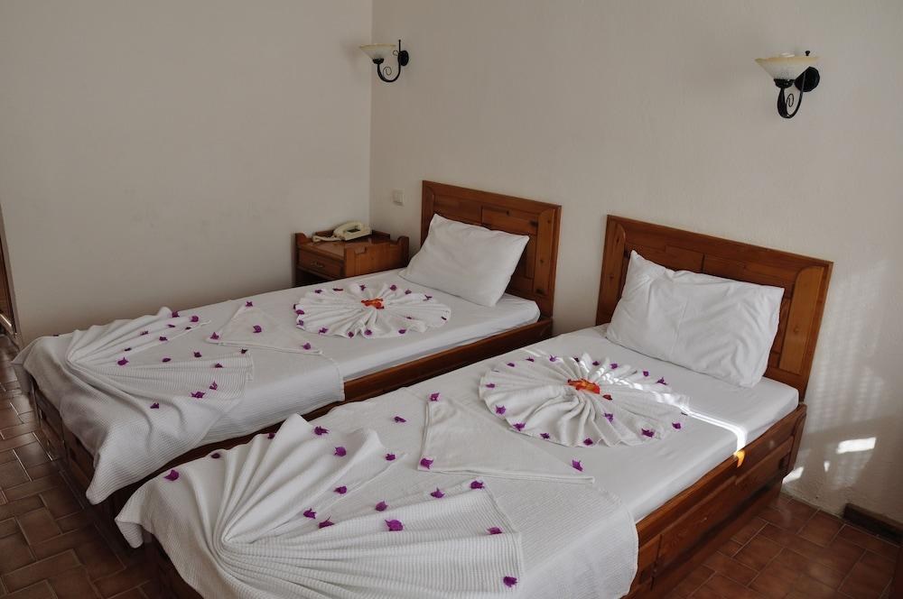 NAGI BEACH HOTEL photo 3