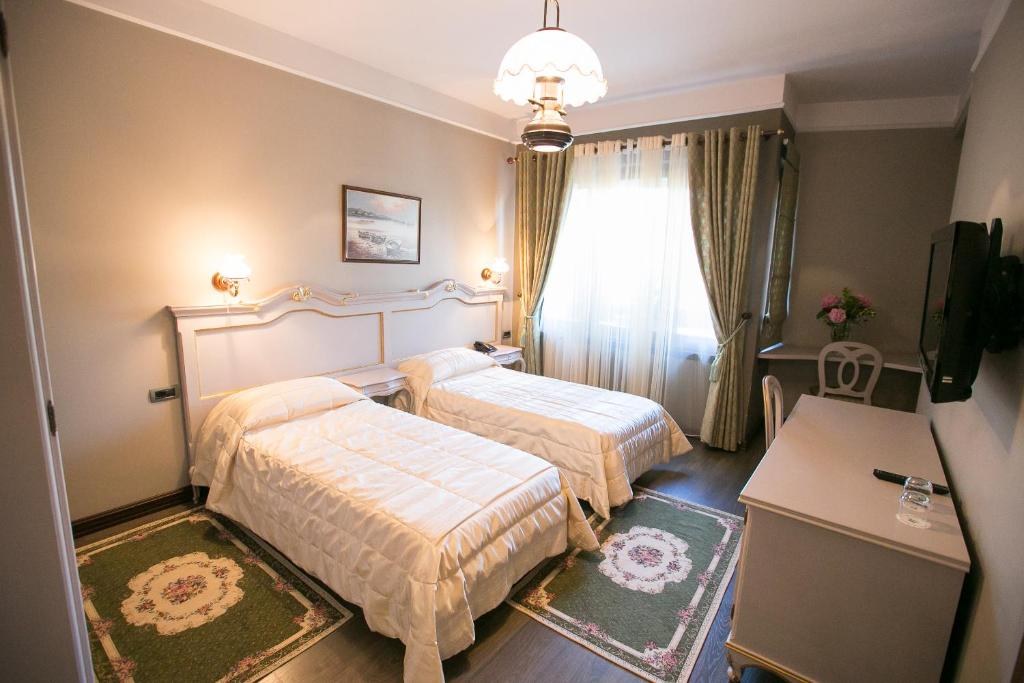 VICTORIA  HOTEL photo 2