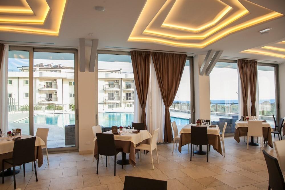 HOTEL 4 SPA photo 4