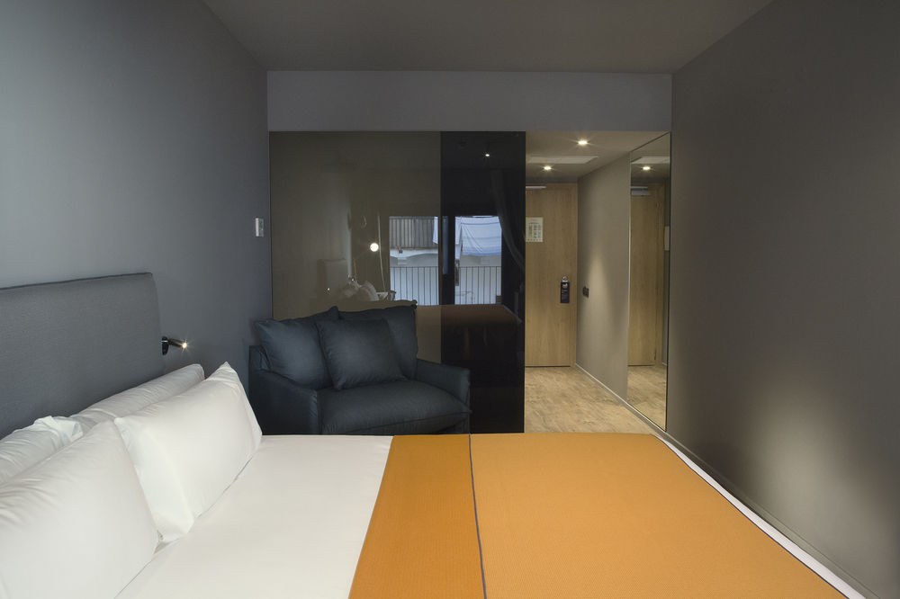 HOTEL YURBBAN TRAFALGAR photo 1