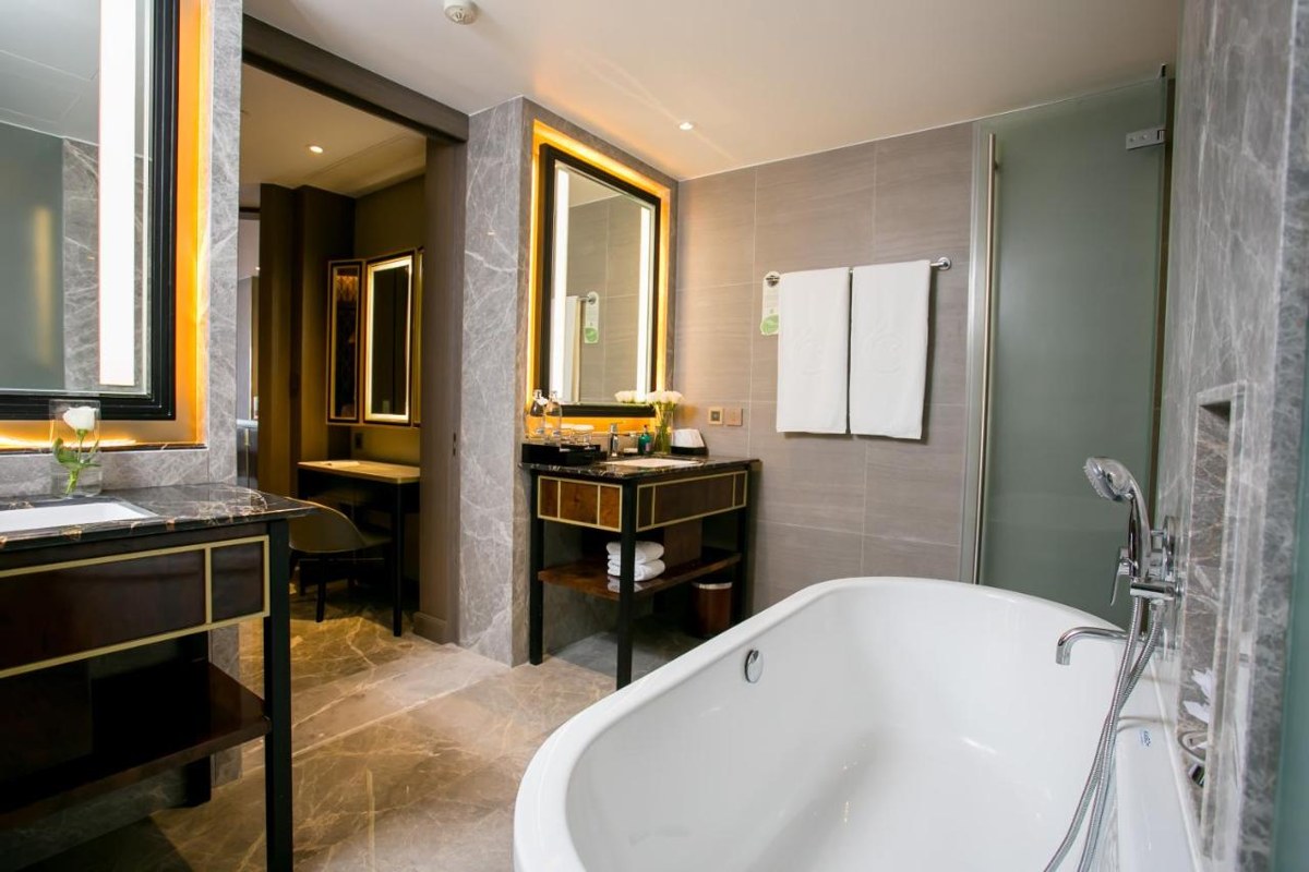 CENTARA GRAND & BANGKOK CONVENTION CENTRE AT CENTRAL WORLD SHA + PLUS photo 1