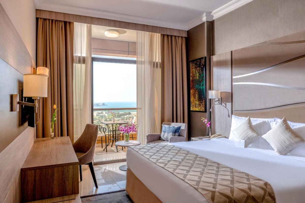TWO SEASONS HOTEL & APARTMENTS photo 1
