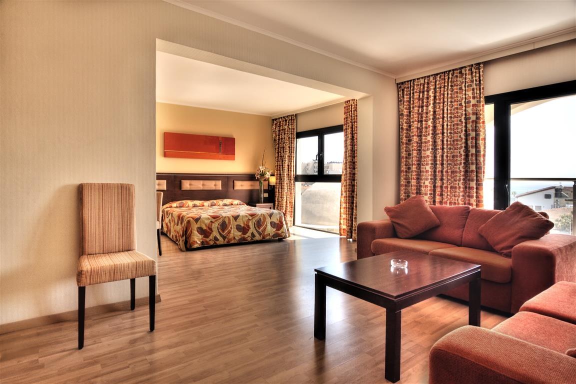LIVADHIOTIS CITY HOTEL photo 1