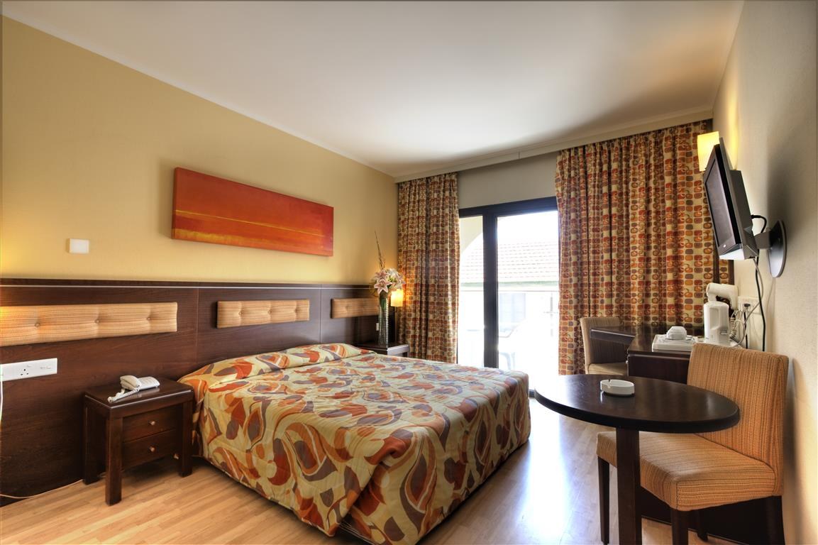 LIVADHIOTIS CITY HOTEL photo 2