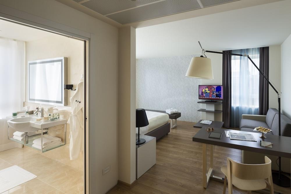 UNAHOTELS CENTURY MILANO photo 4
