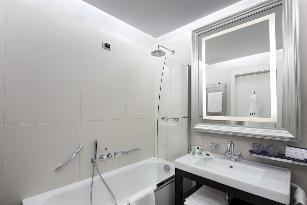 UNAHOTELS CUSANI MILANO photo 2