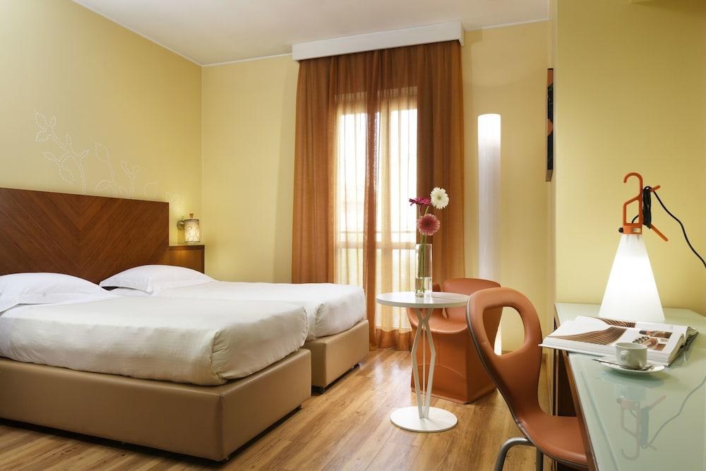 UNA HOTELS MEDITERRANEO MILANO photo 3