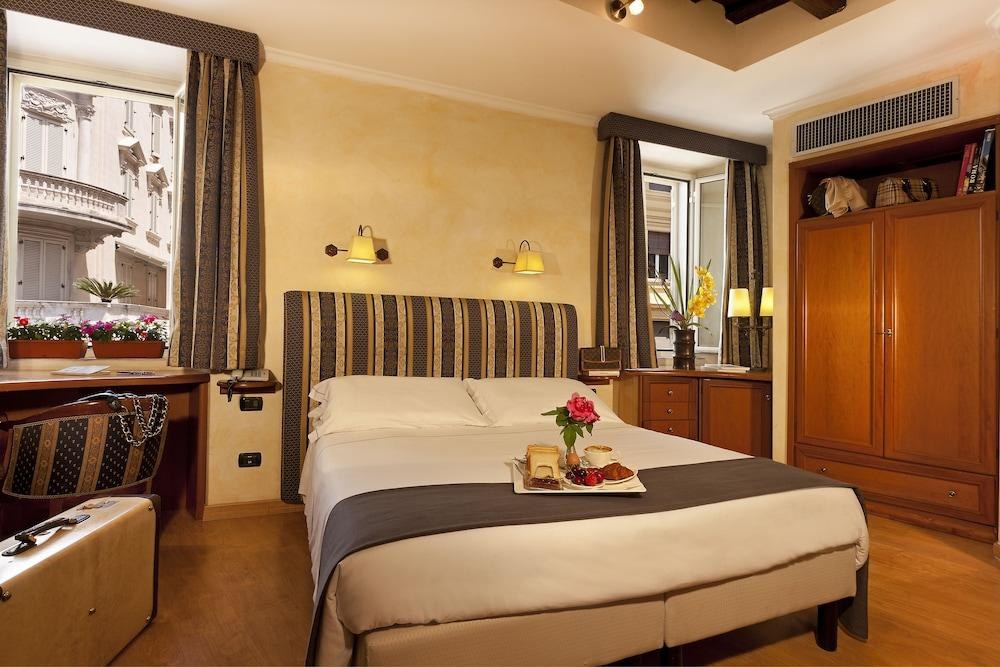 La Fenice photo 3