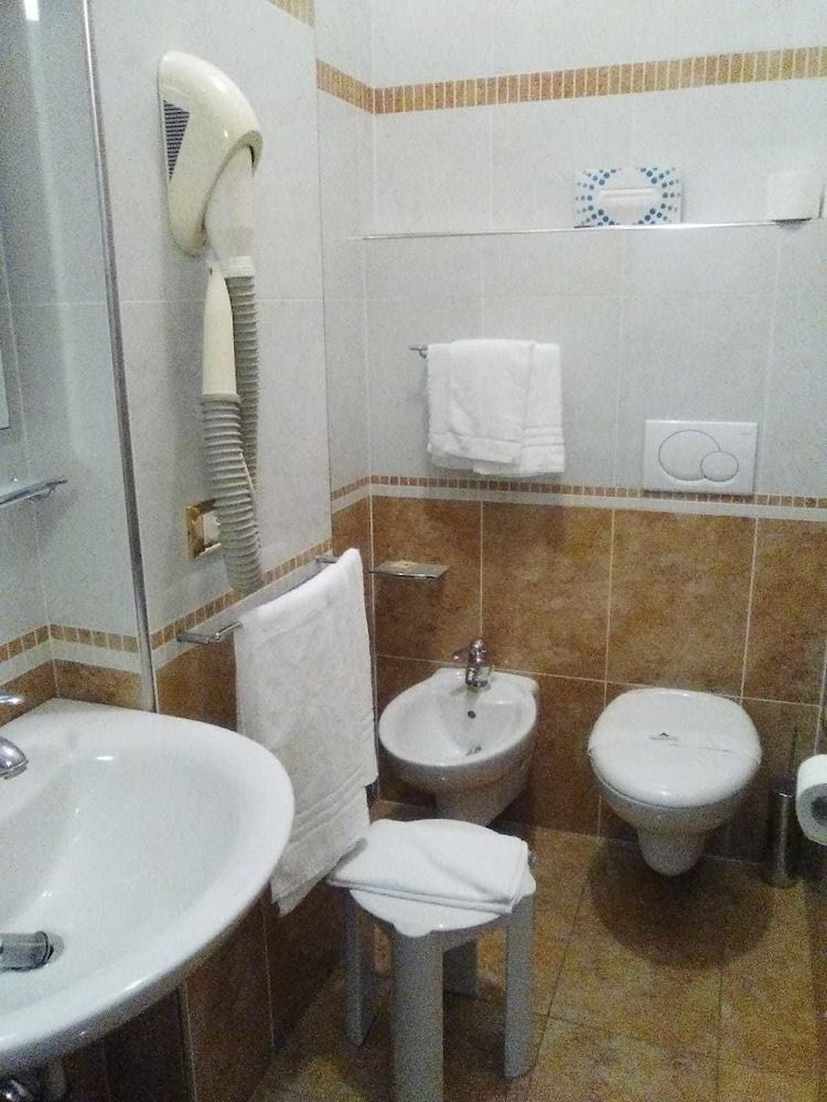 HOTEL HERON photo 4