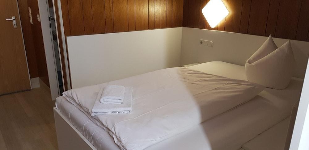 Central Hotel Tegel photo 2