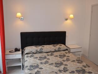 HOTEL BEAUQUARTIER MONTMARTRE.