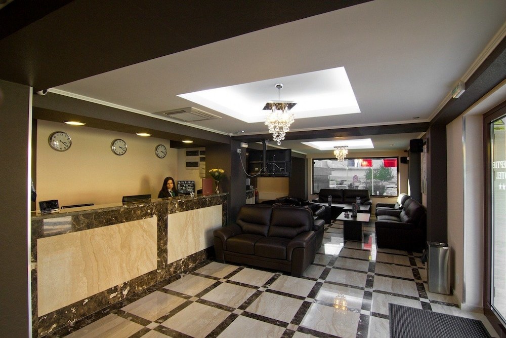 West Plaza Hotel Bucharest photo 1