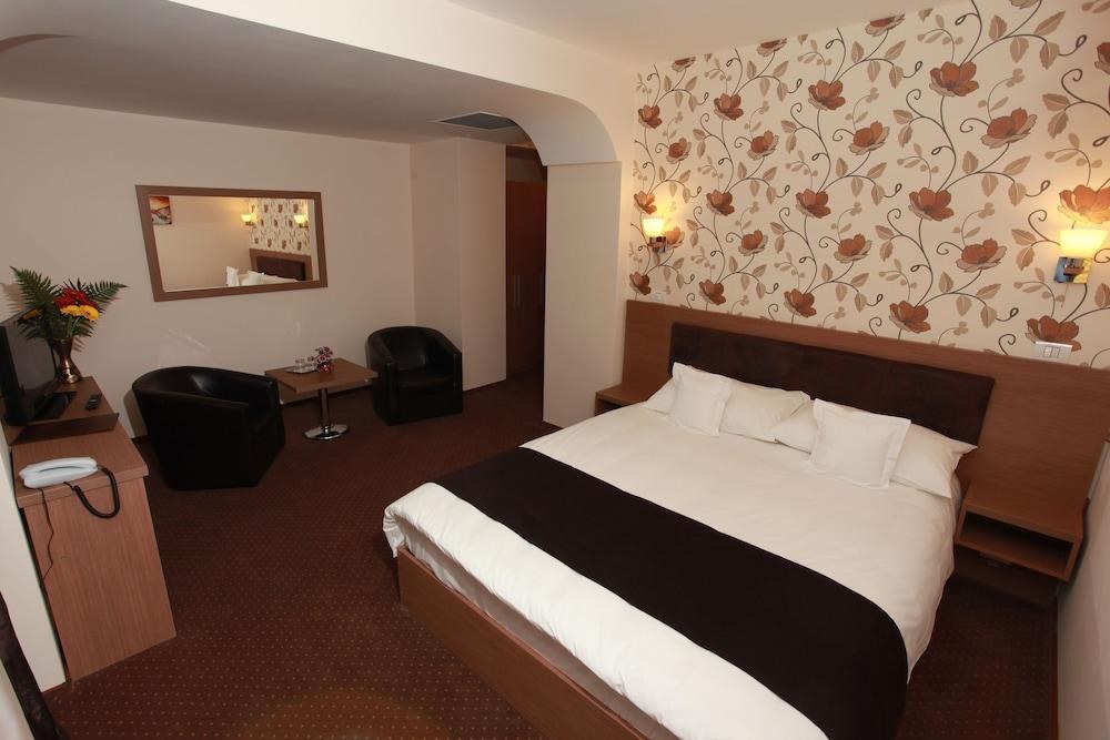 West Plaza Hotel Bucharest photo 3