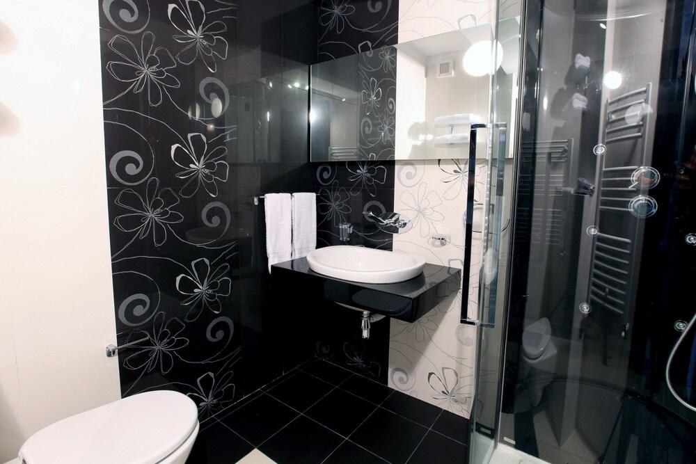 Ambiance Hotel photo 2