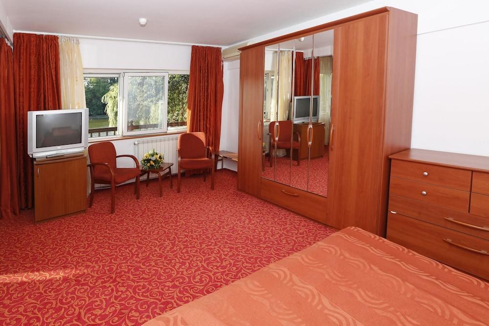Hotel Herastrau photo 2