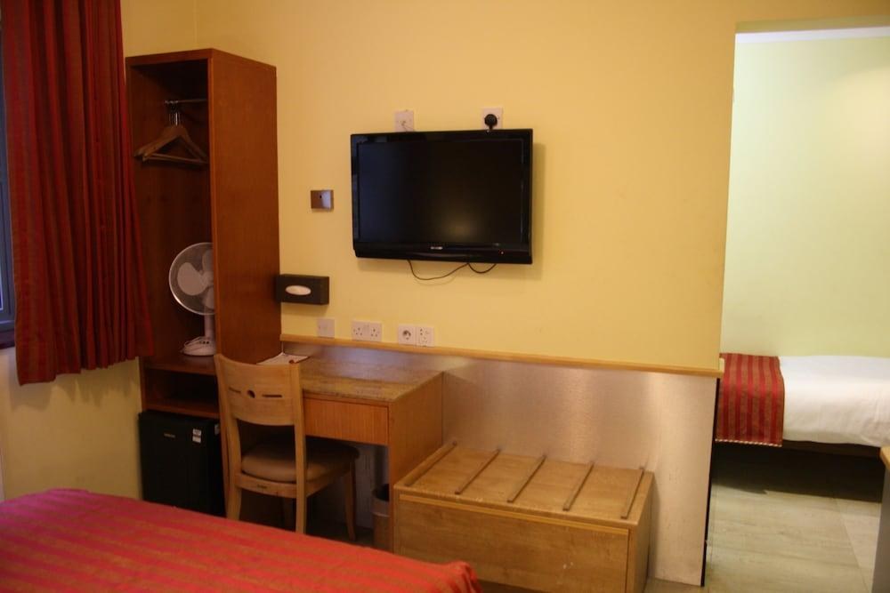 Eurotraveller Hotel - Express photo 2