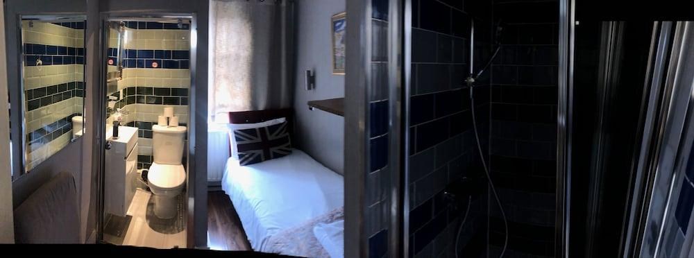 NEW DAWN HOTEL photo 2