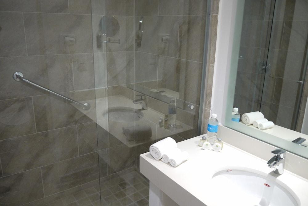 Pacific Palace Beach Tower Hotel photo 2
