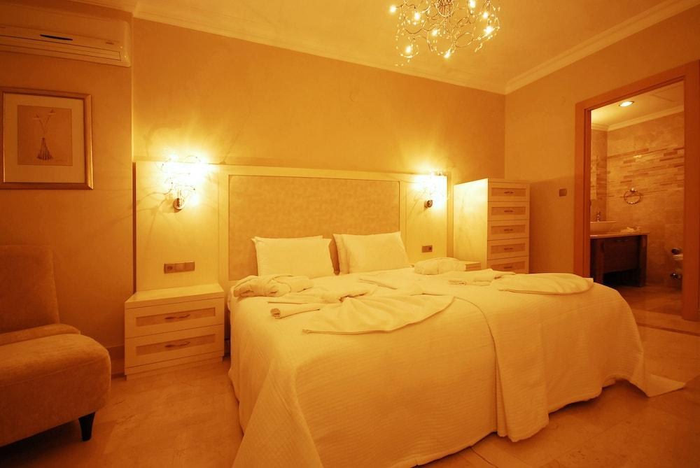 GOLDCITY HOTEL photo 2