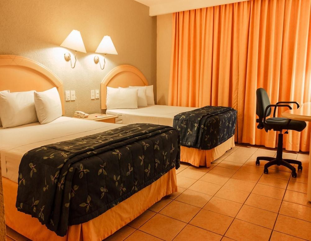Plaza Inn Express photo 2