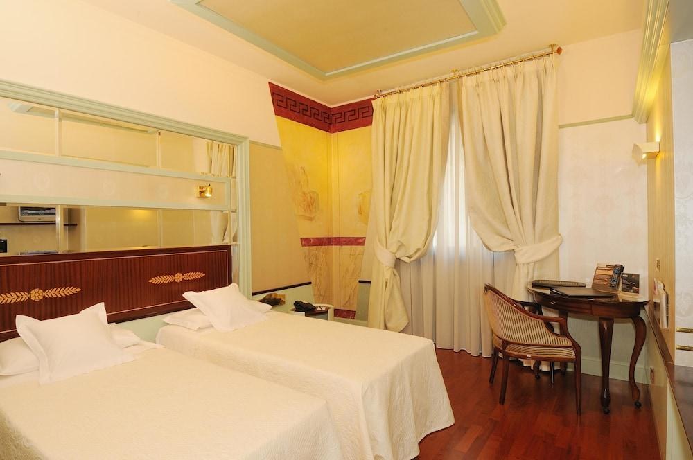 ANTARES HOTEL RUBENS photo 2
