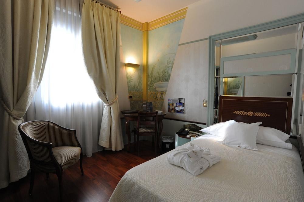 ANTARES HOTEL RUBENS photo 4