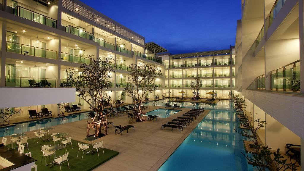 THE OLD PHUKET-KARON BEACH RESORT