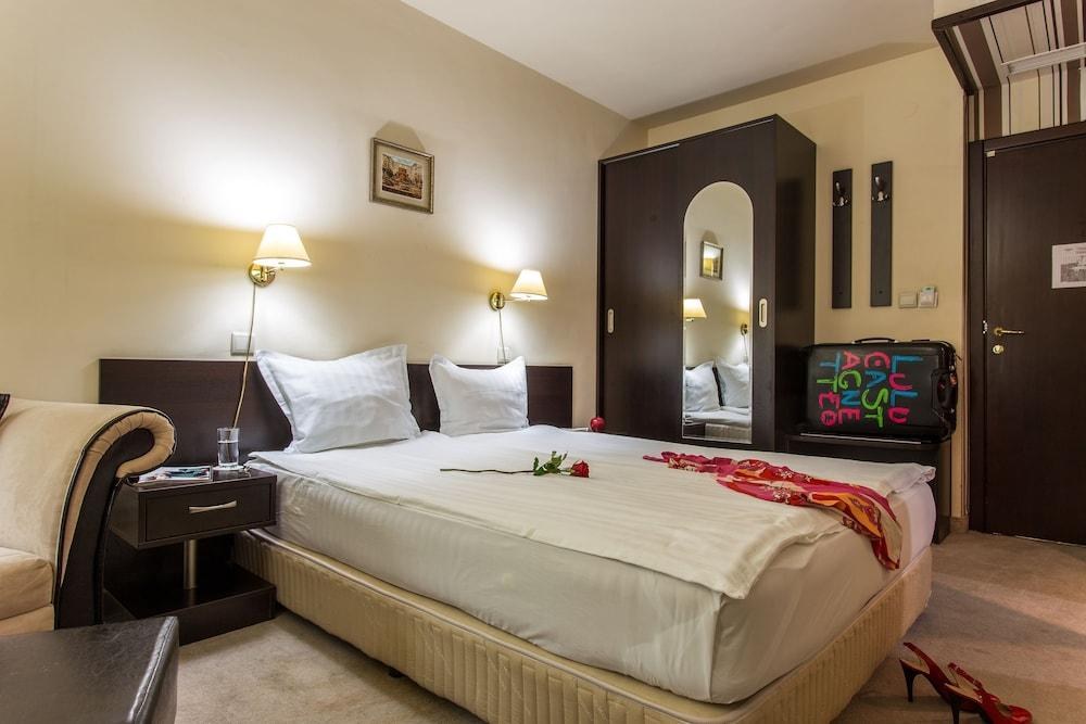 Best Western Art Plaza Hotel photo 2