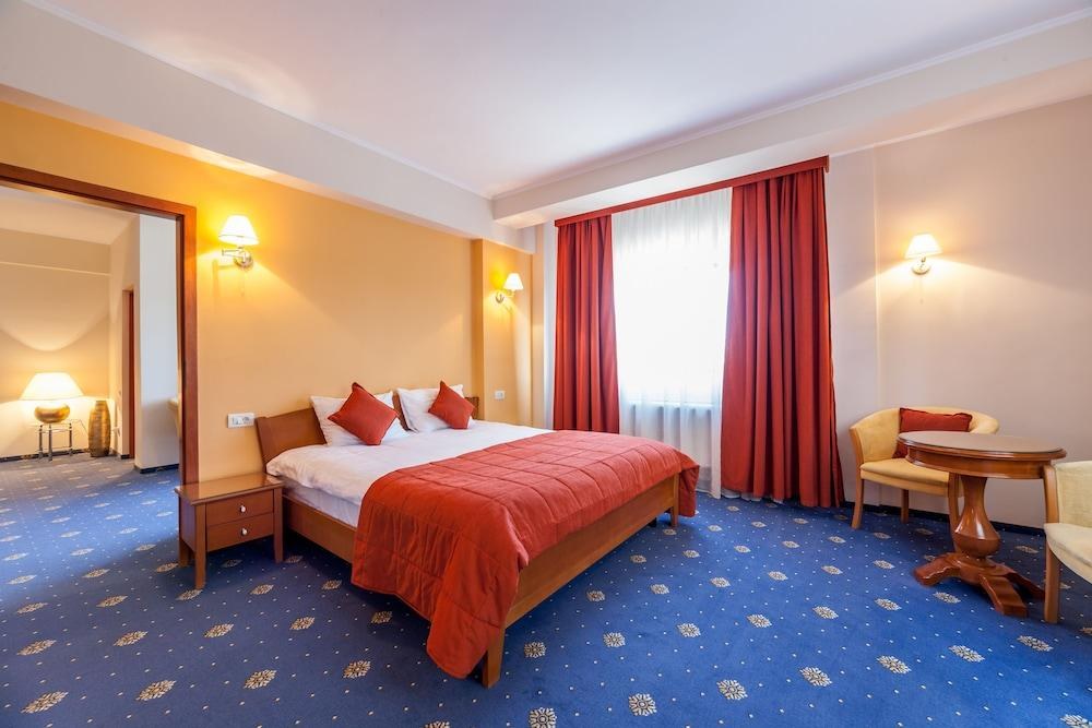 BEST WESTERN PLUS EXPOCENTER HOTEL photo 2