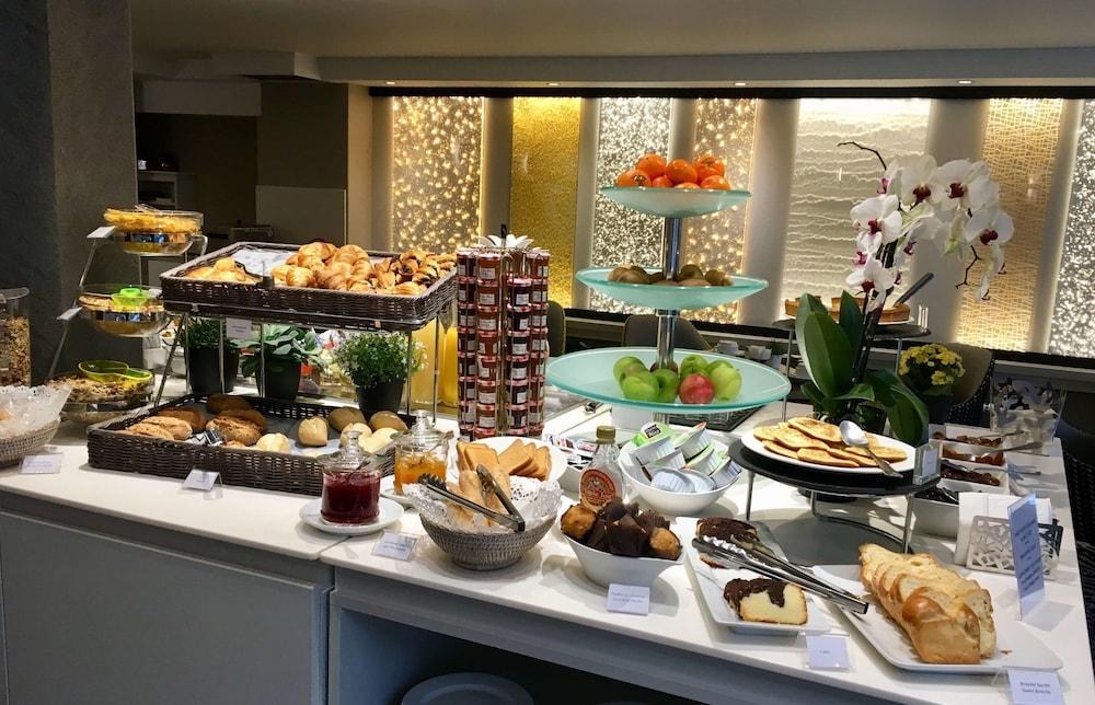 Best Western Plus Hotel Carlton photo 2