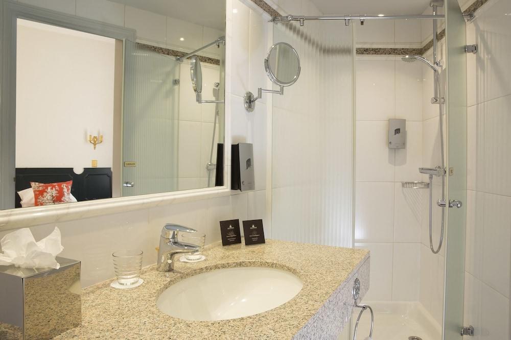 HÔTEL VICTOR HUGO PARIS KLÉBER photo 2
