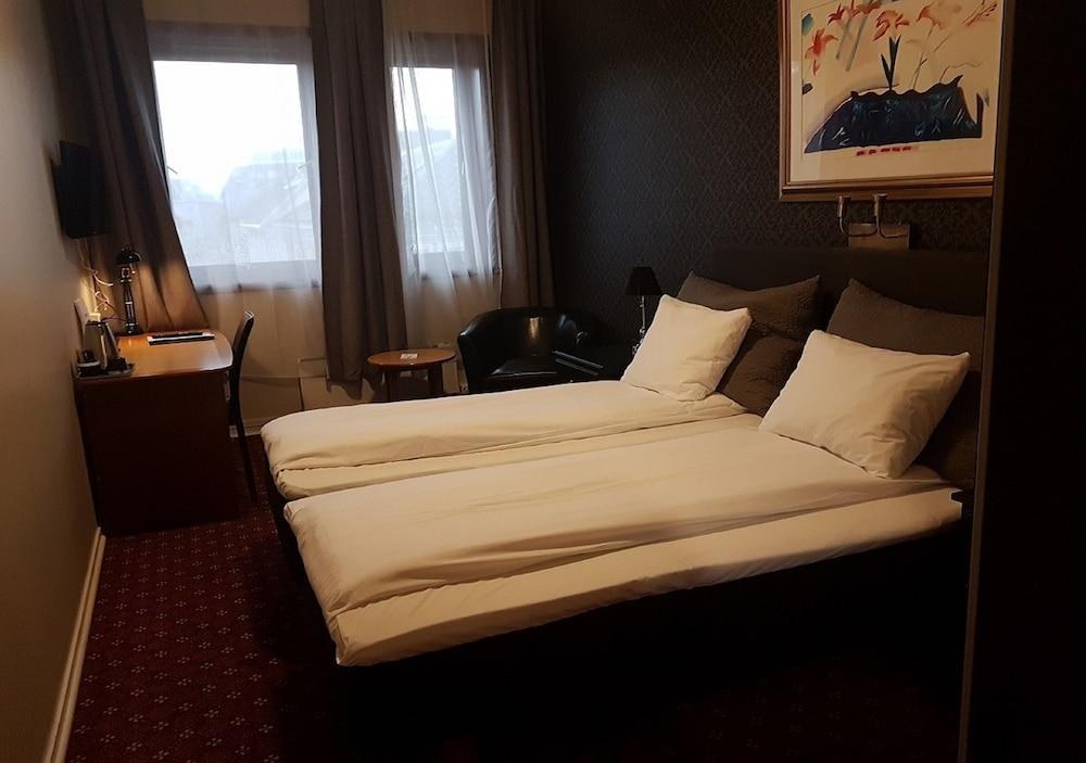 BEST WESTERN CHESTERFIELD HOTEL photo 2