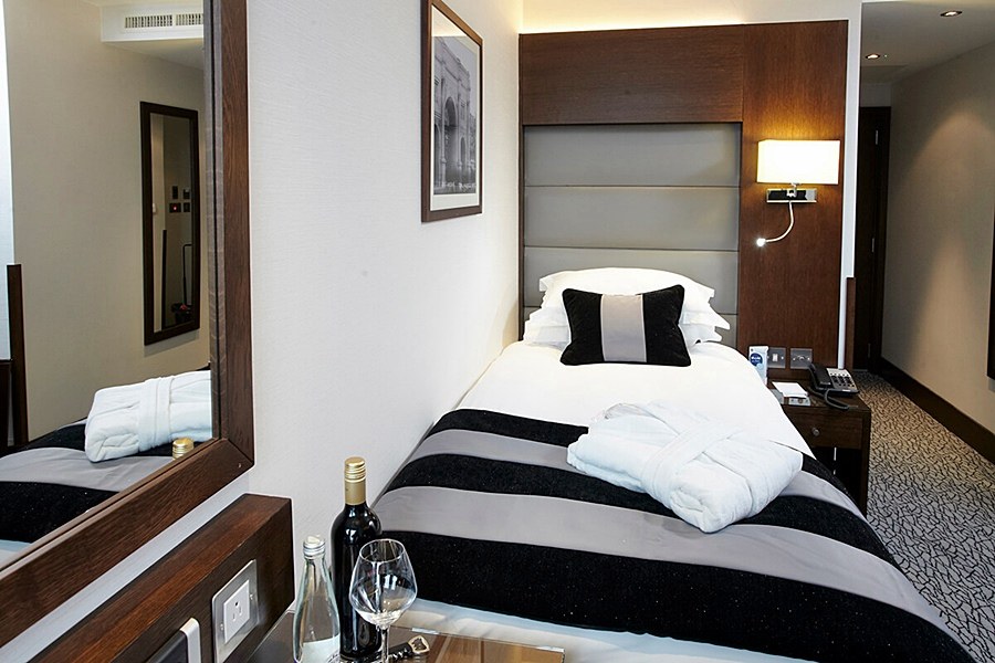 PARK GRAND LONDON HEATHROW photo 2