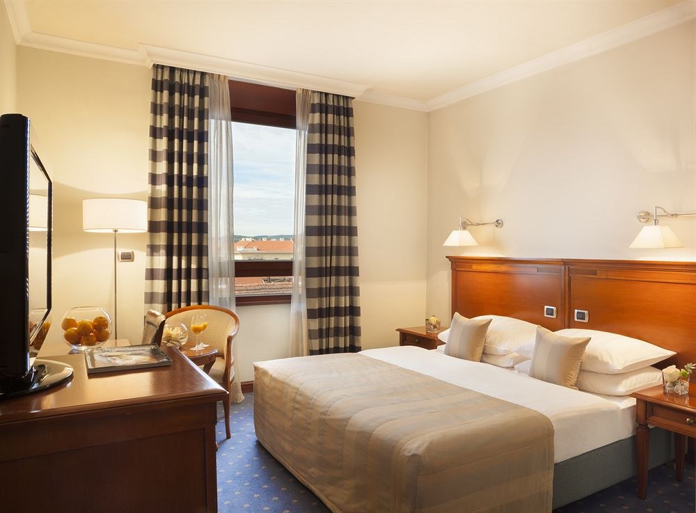 Best Western Premier Hotel Astoria photo 1