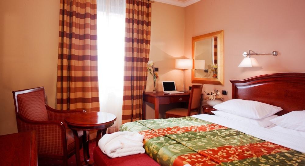 Best Western Premier Hotel Astoria photo 3